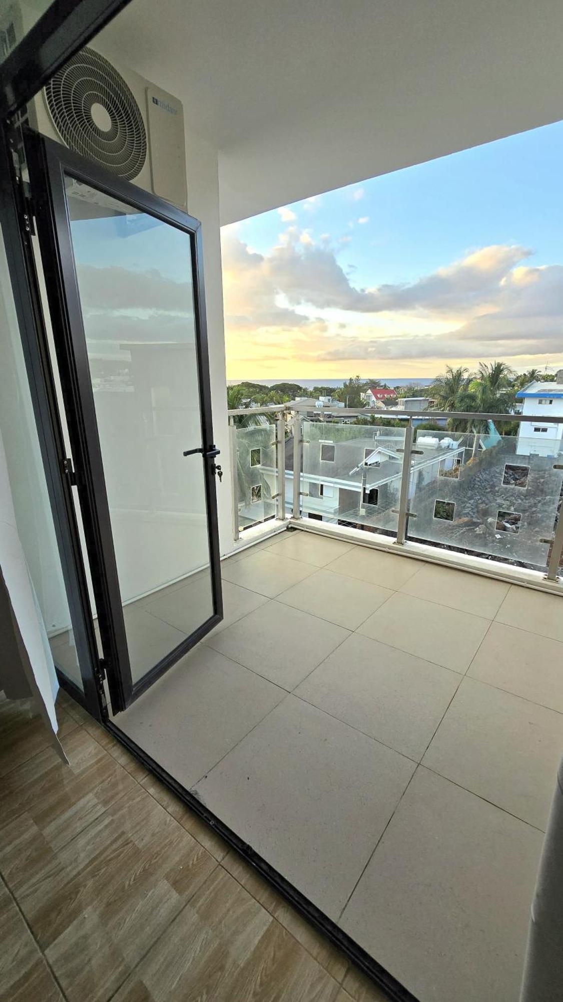 Luxury Penthouse With Infinity Pool & Stunning Sea View Διαμέρισμα Flic-en-Flacq Εξωτερικό φωτογραφία